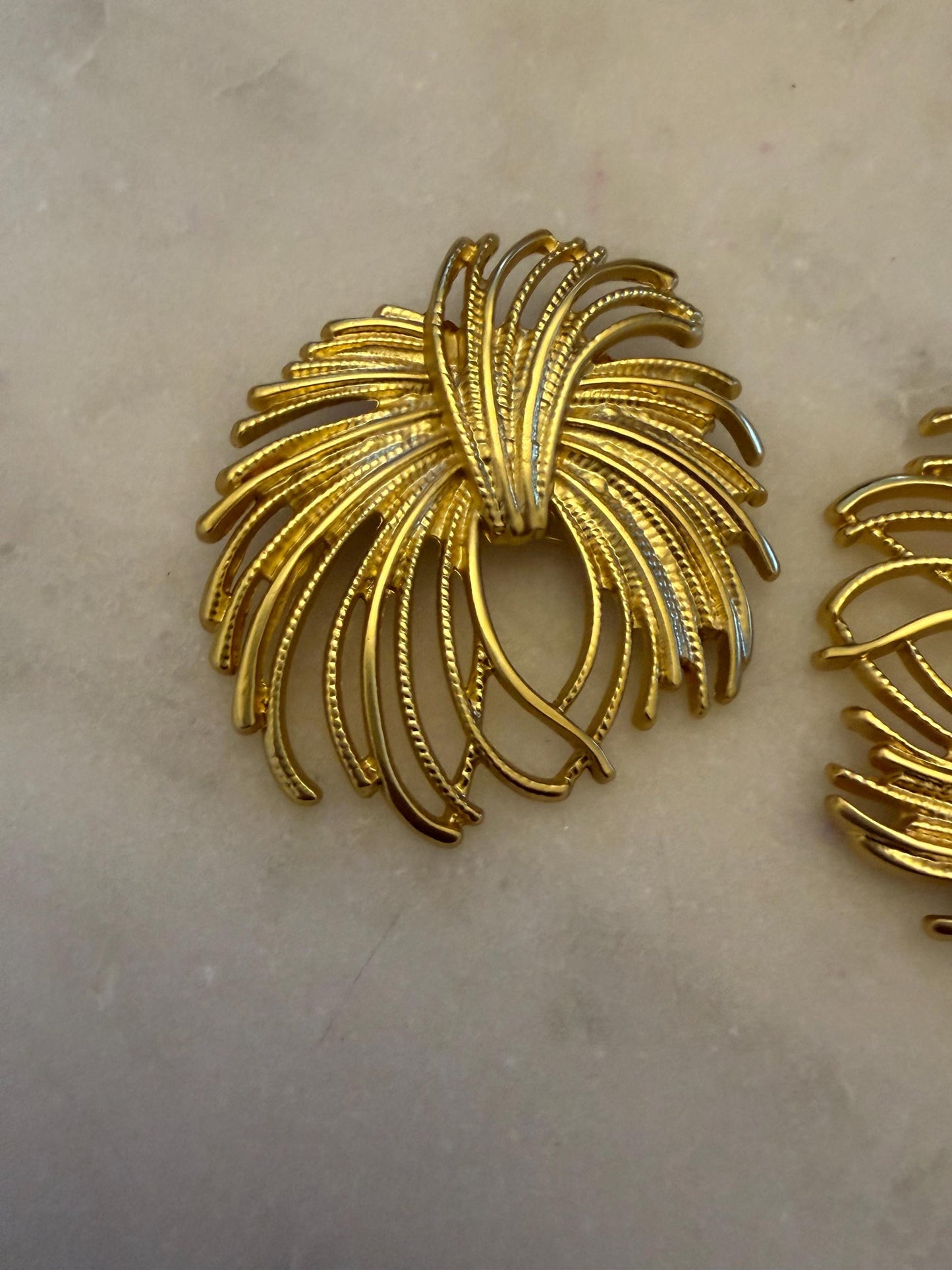 Brooch, Pin on Gold, 6cm x 5.5cm