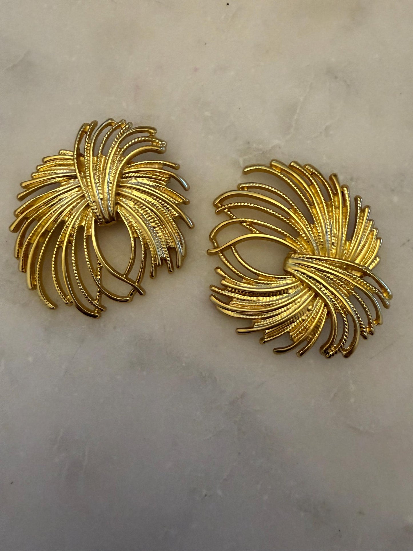 Brooch, Pin on Gold, 6cm x 5.5cm