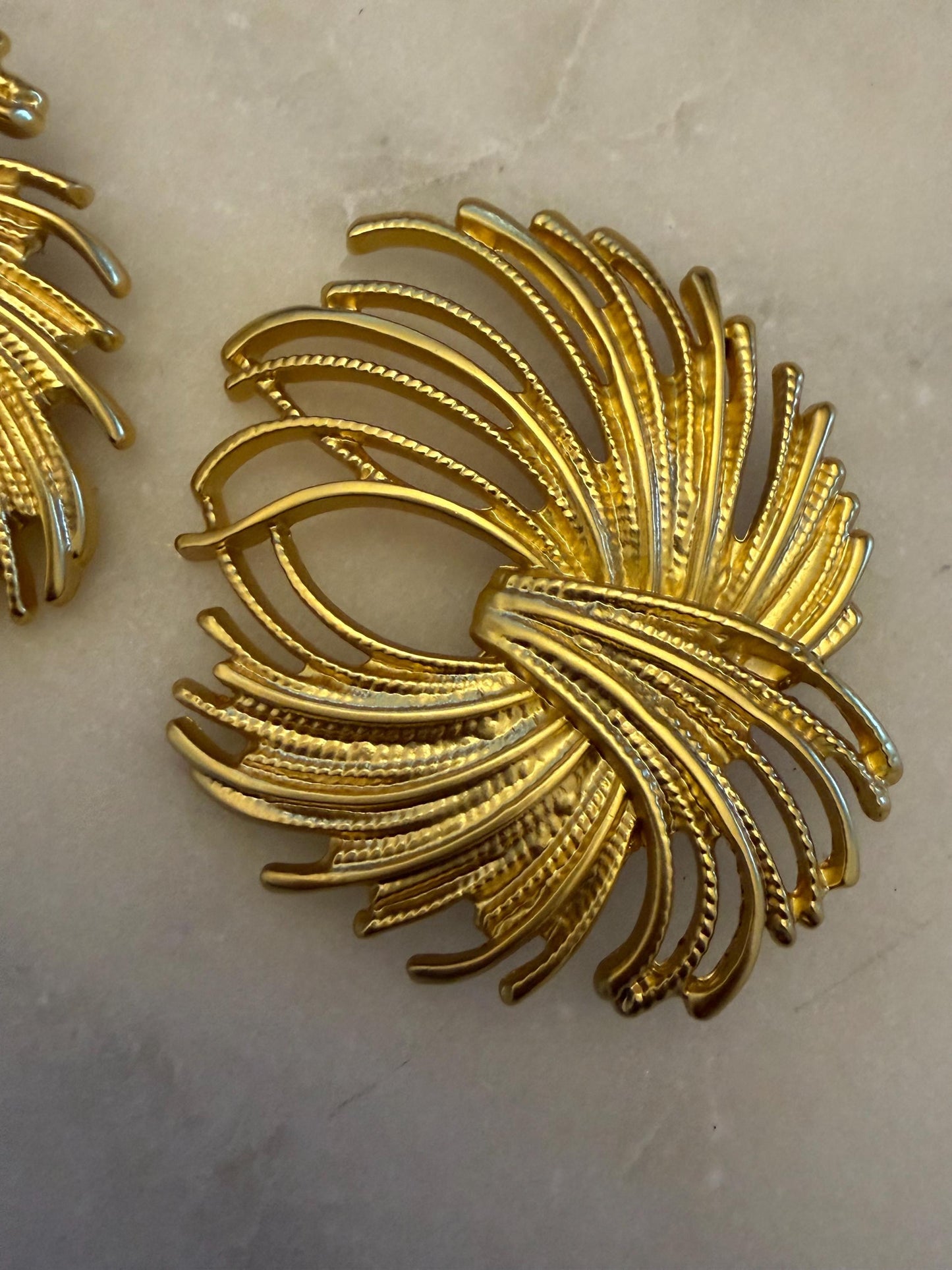 Brooch, Pin on Gold, 6cm x 5.5cm