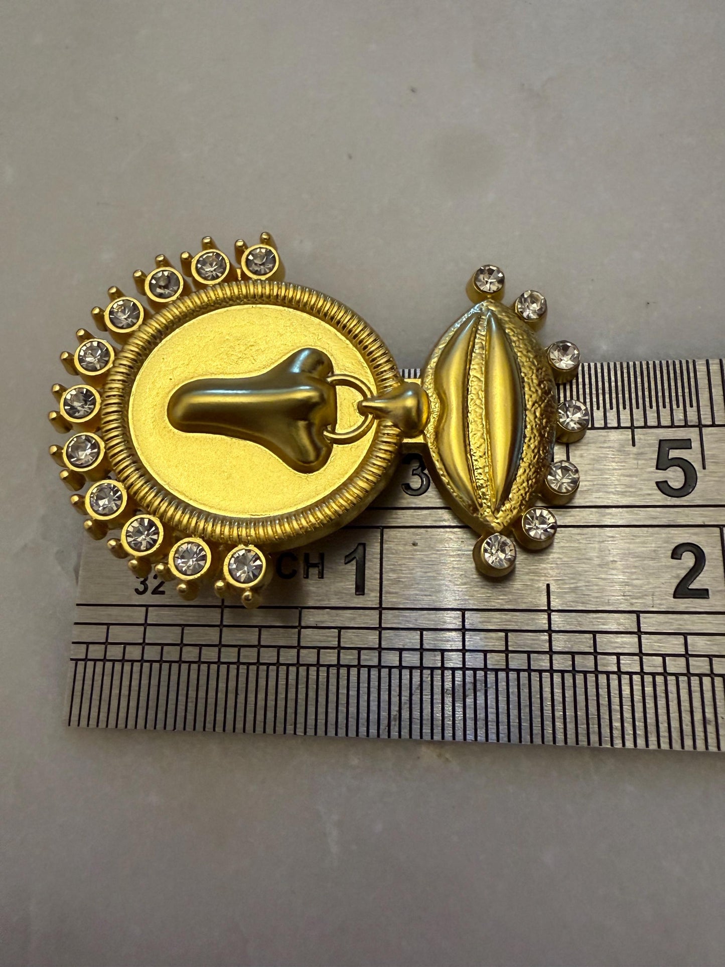 Brooch, Pin on Gold, 4.2cm x 3cm