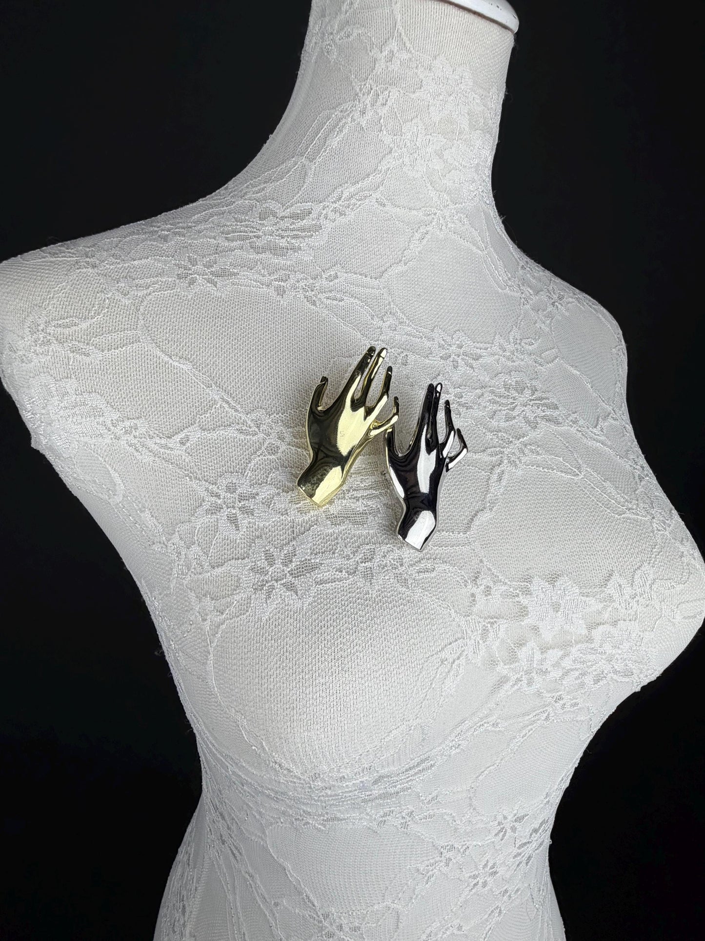 2 1/4” 6.5cm Hand Brooch Pin, Silver Gold