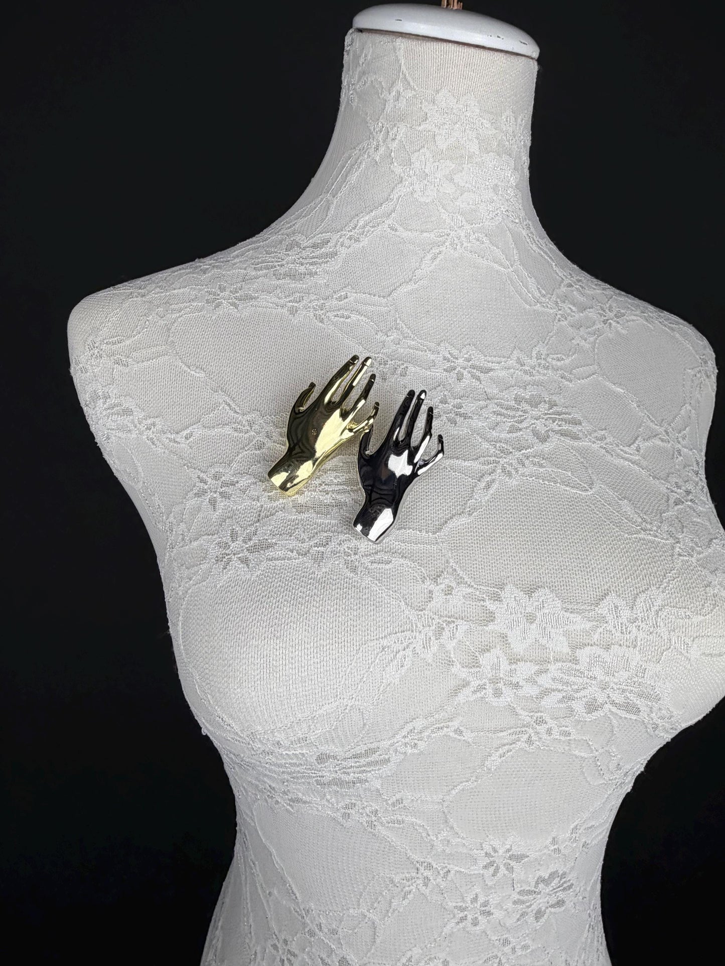 2 1/4” 6.5cm Hand Brooch Pin, Silver Gold