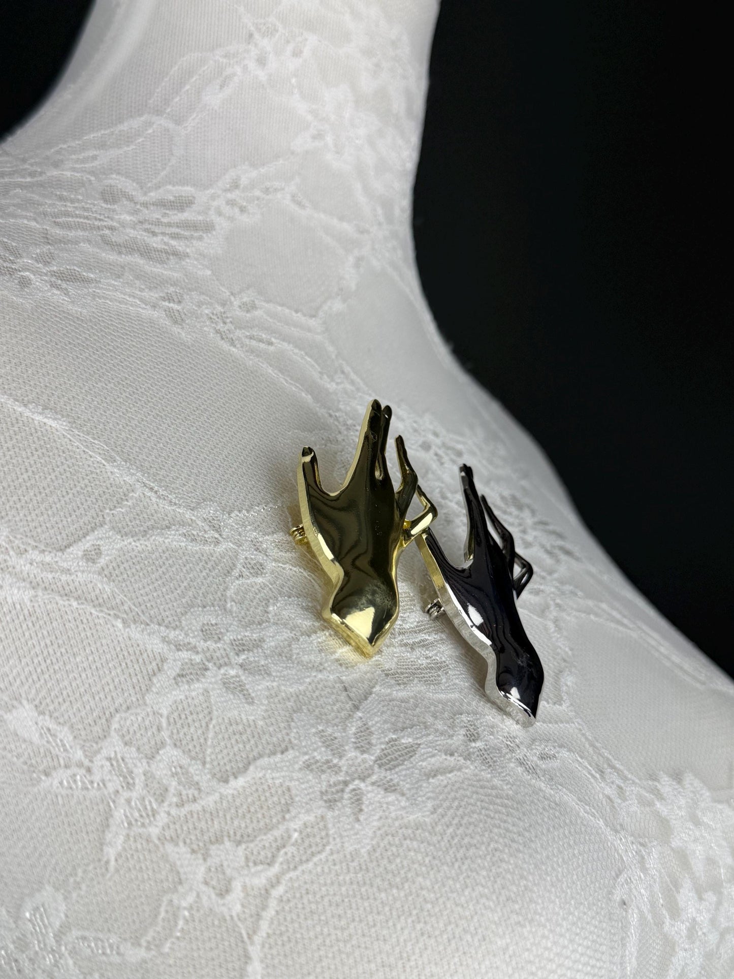 2 1/4” 6.5cm Hand Brooch Pin, Silver Gold