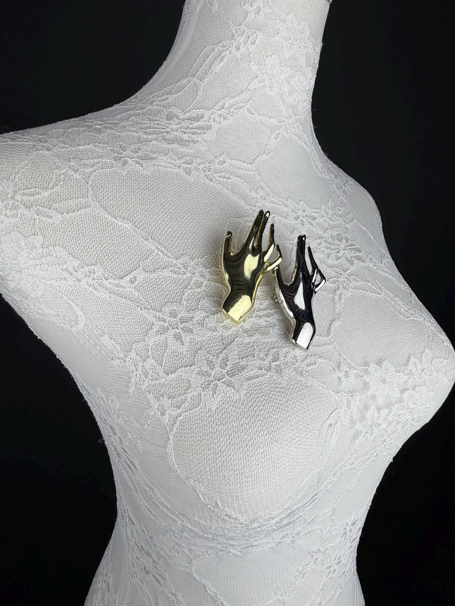 2 1/4” 6.5cm Hand Brooch Pin, Silver Gold