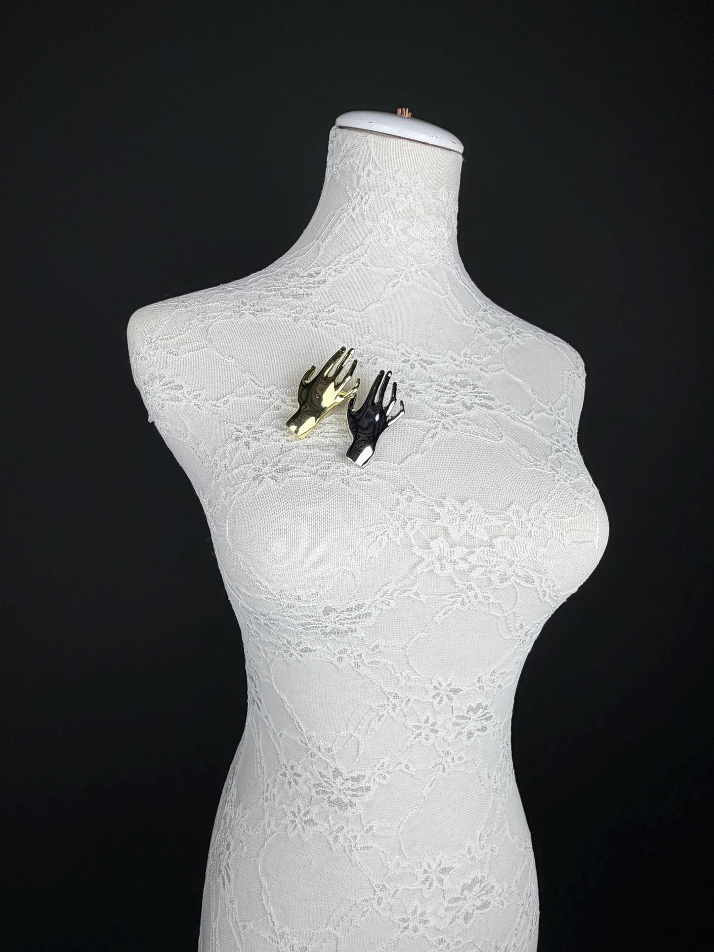 2 1/4” 6.5cm Hand Brooch Pin, Silver Gold