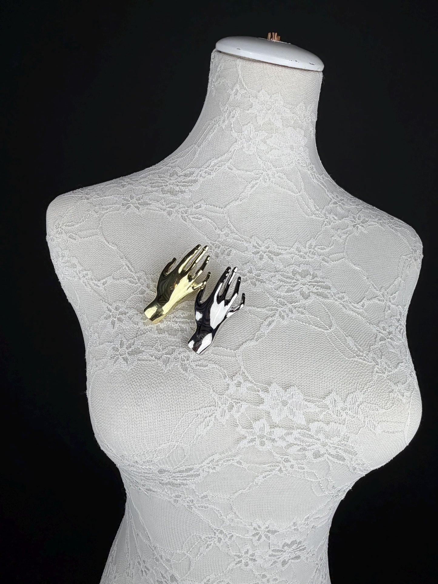 2 1/4” 6.5cm Hand Brooch Pin, Silver Gold