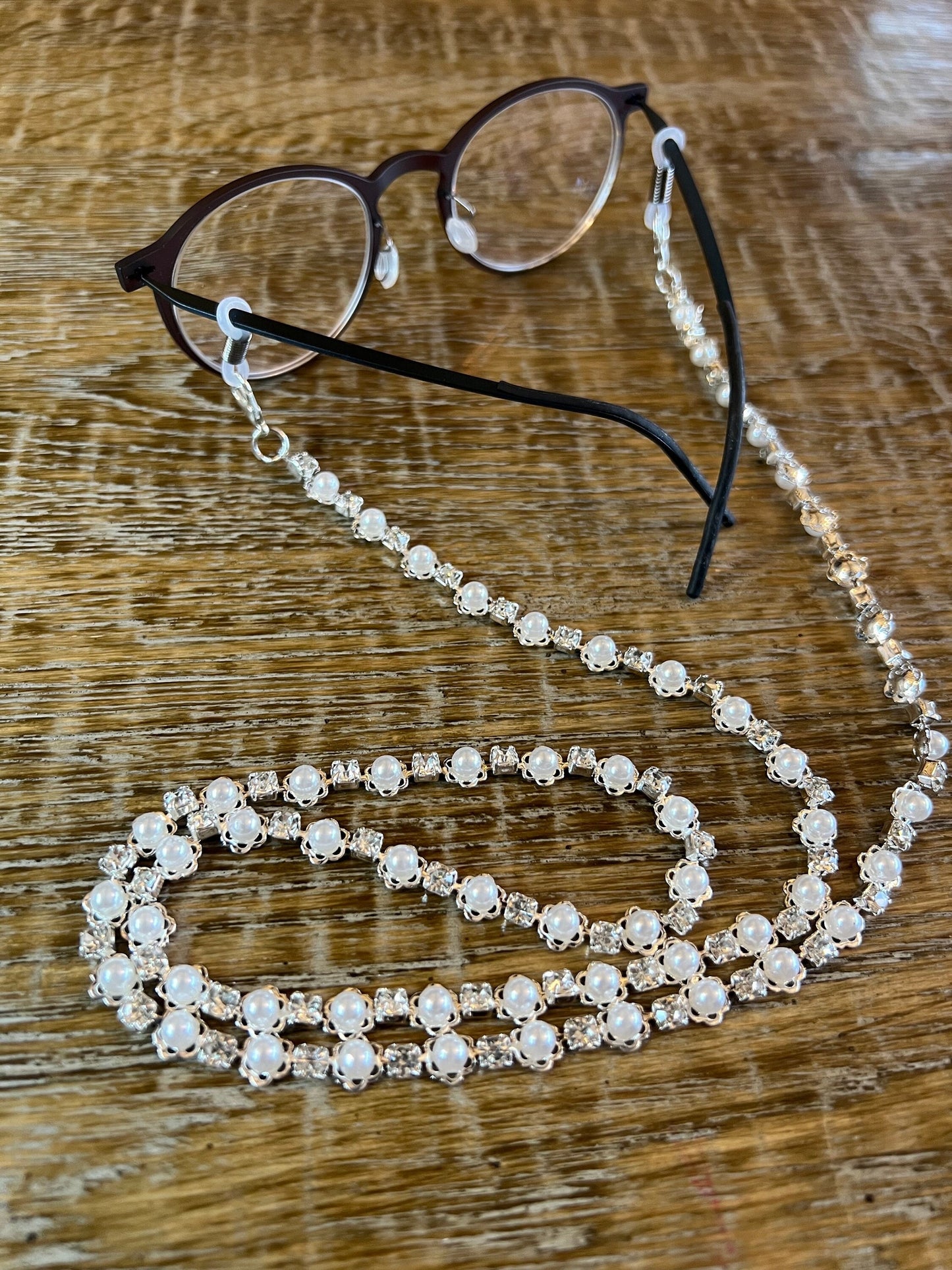 Handmade Rhinestone and Pearl Glasses Spectacles Chain