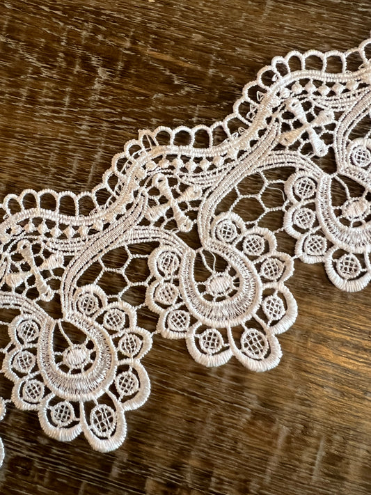 12cm Ivory Scallop Lace Ivory