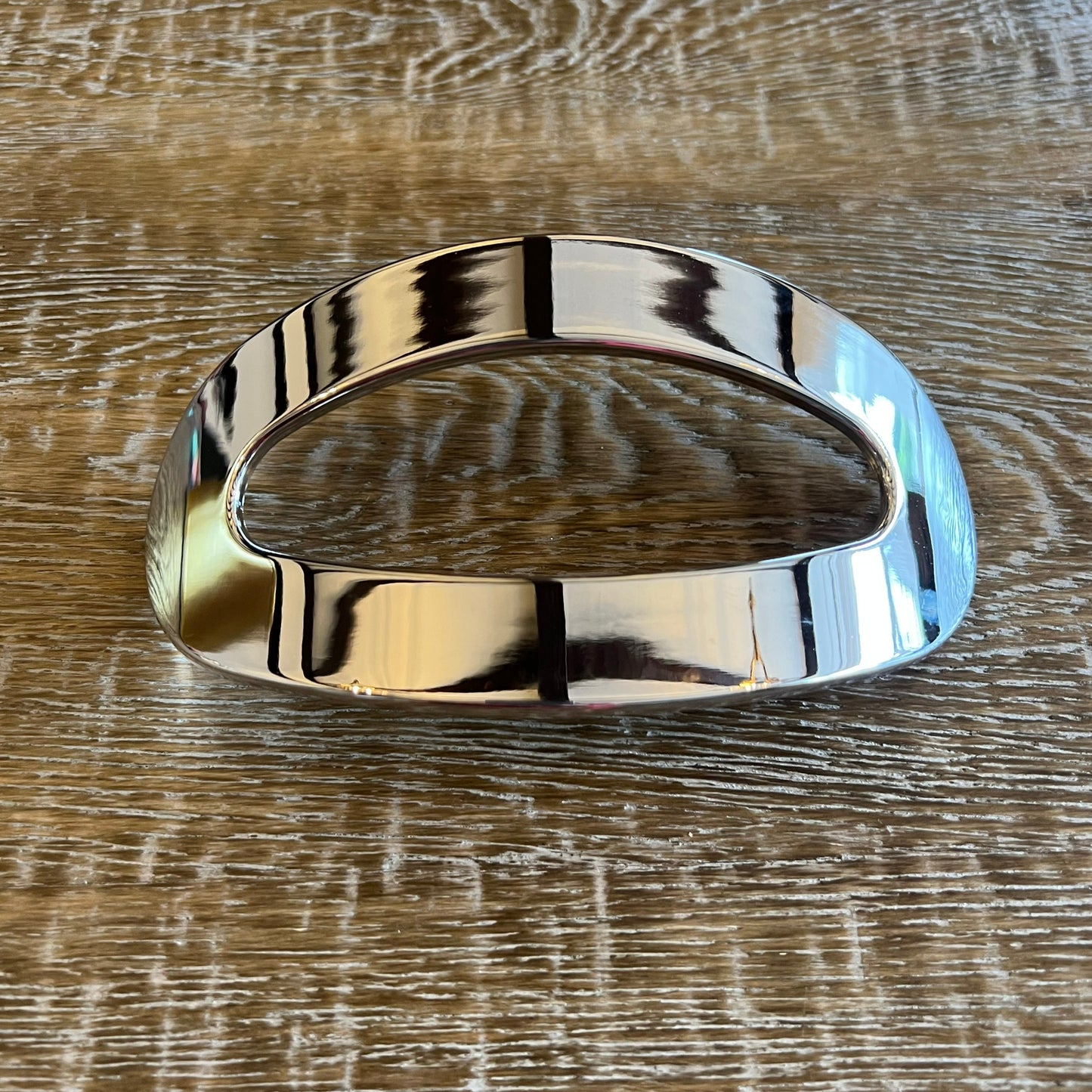 Silver curved buckle