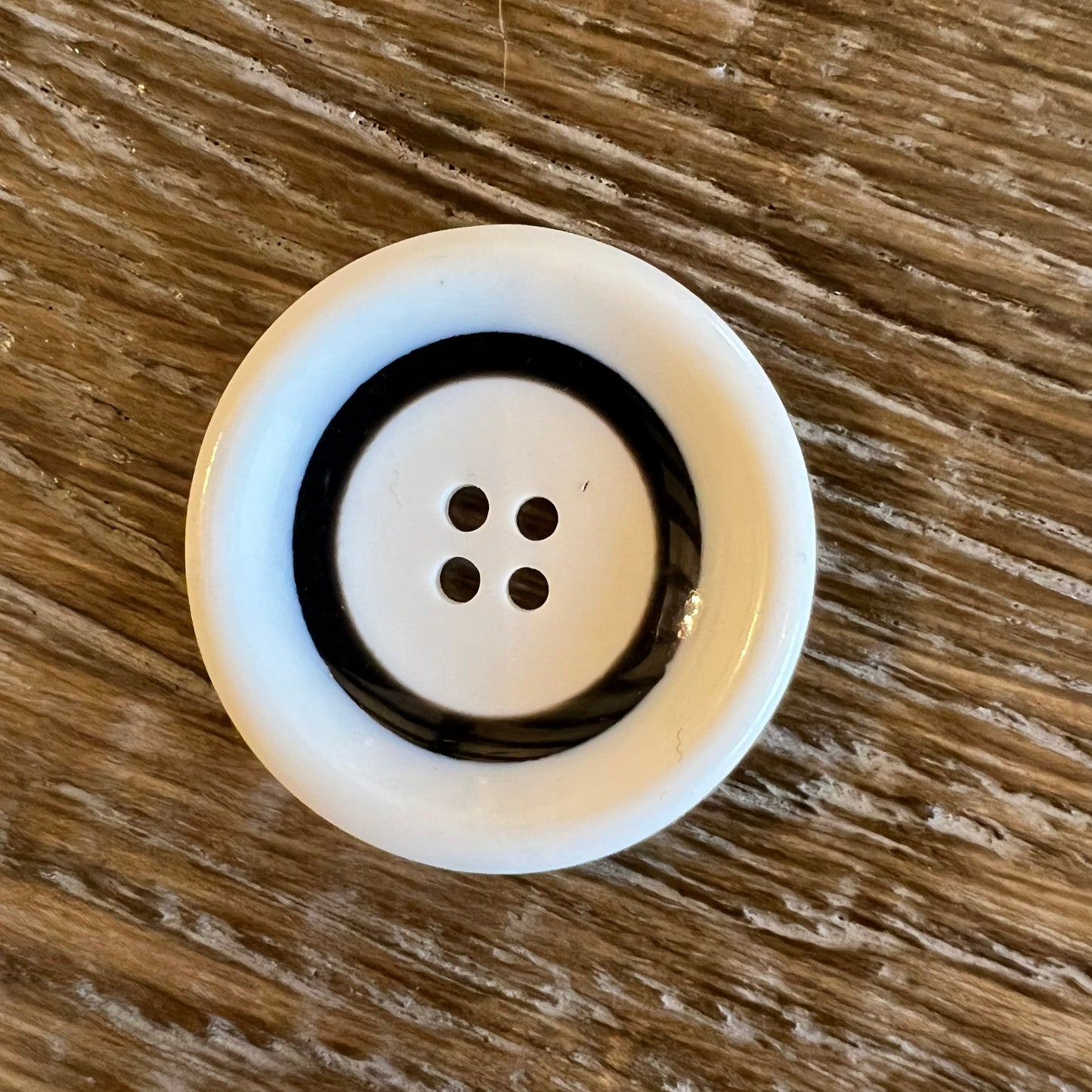 34mm Monochrome Button (54L)