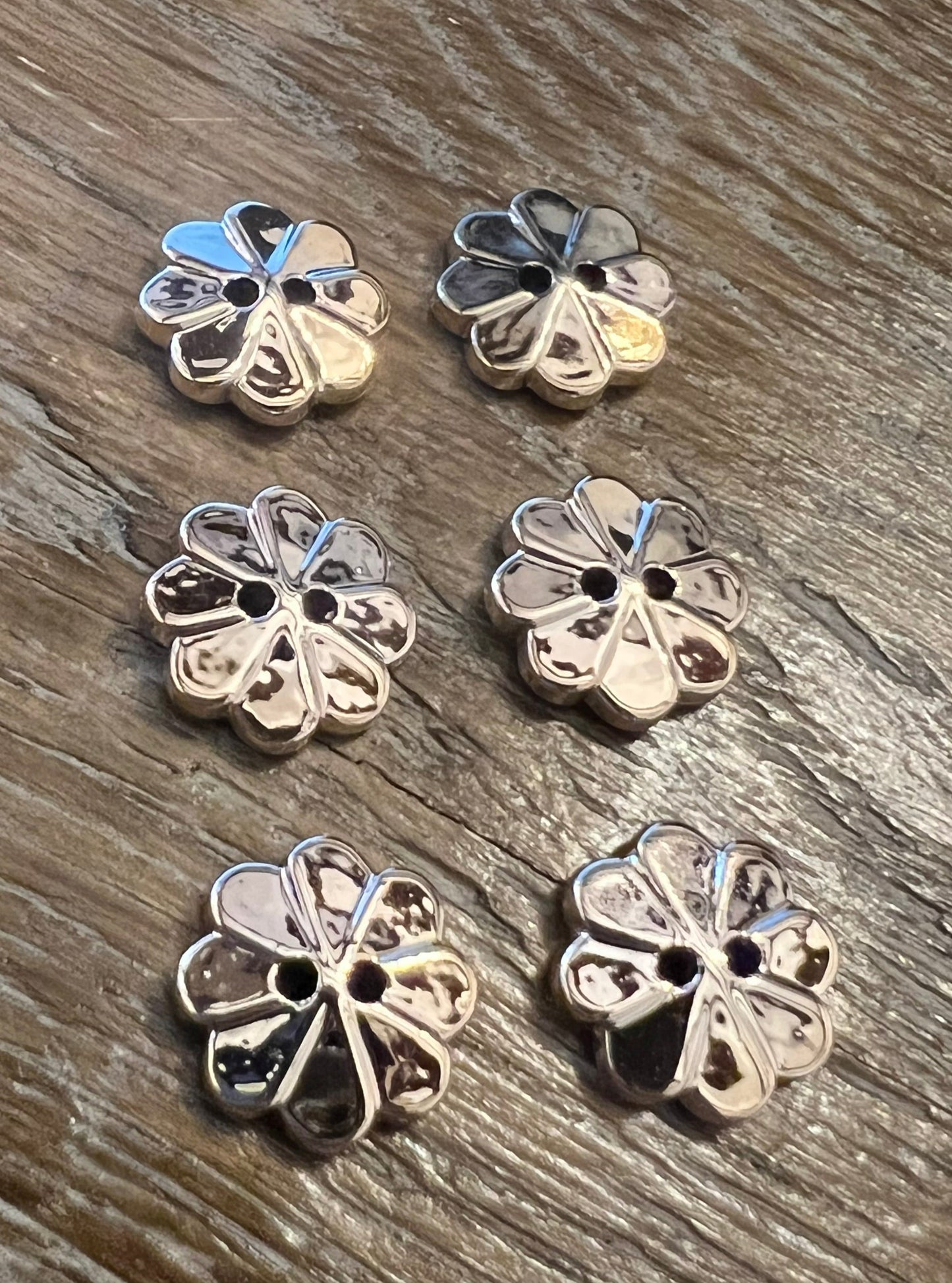 12.5mm Light Gold Reversible Flower Button (20L)