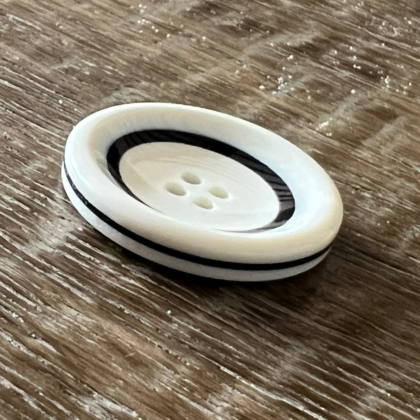 34mm Monochrome Button (54L)