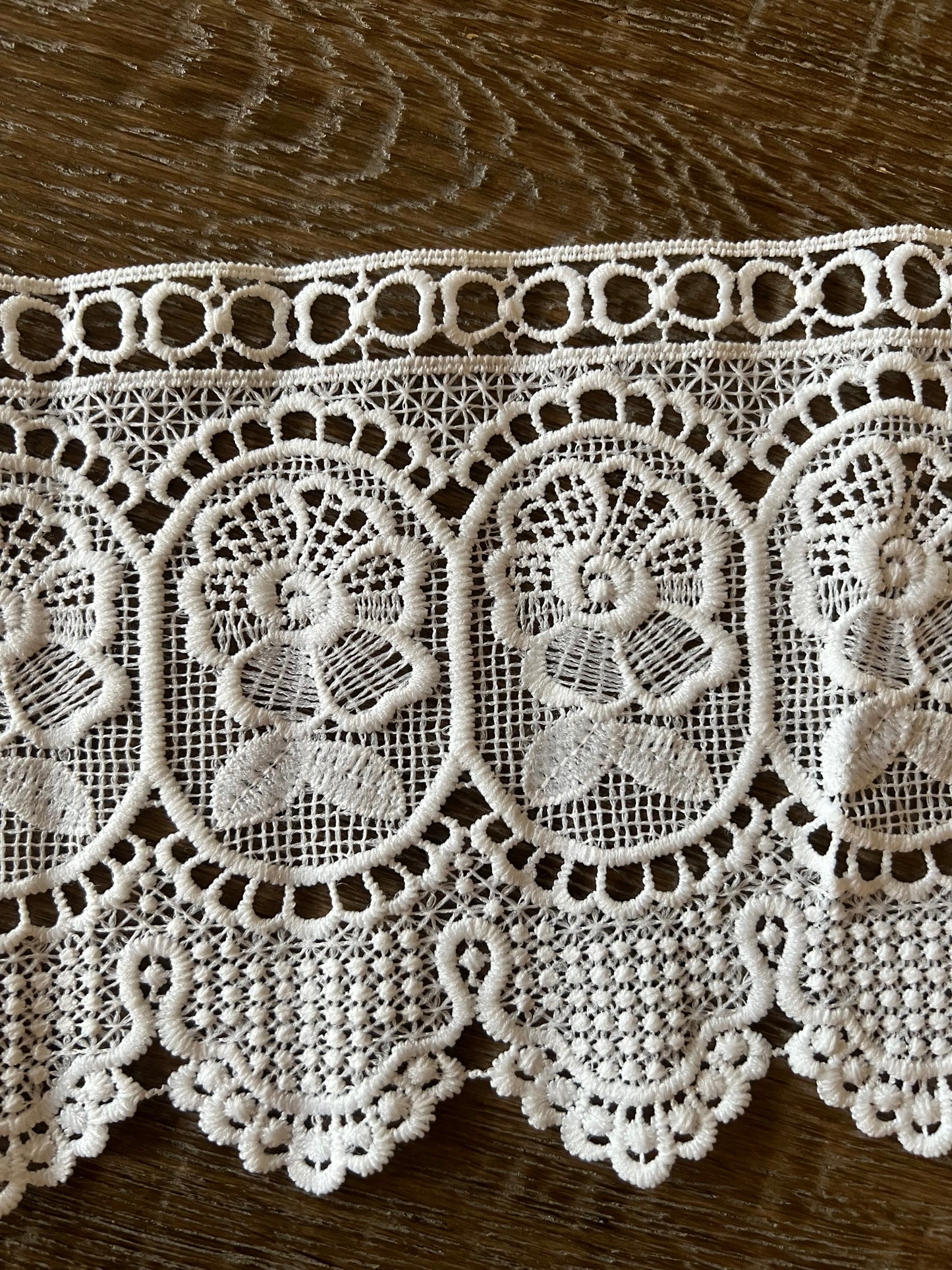 15cm Column Lace