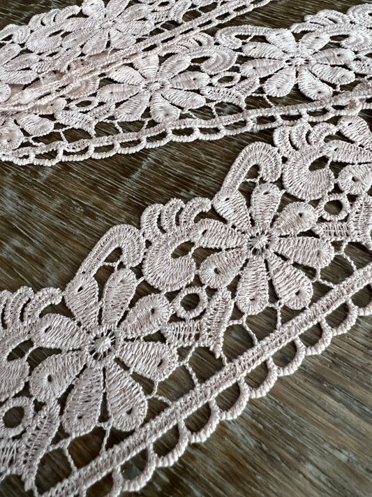 5.5cm Beige Scalloped Lace