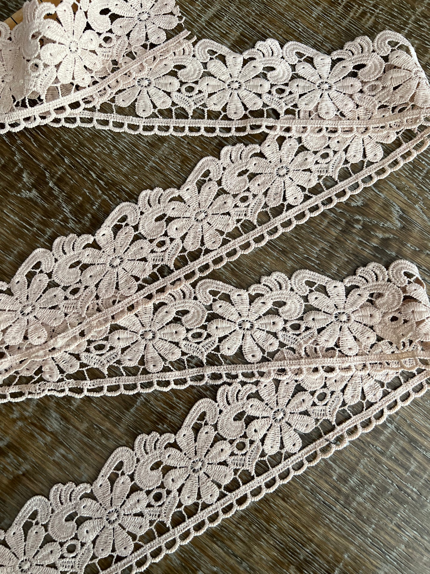 5.5cm Beige Scalloped Lace