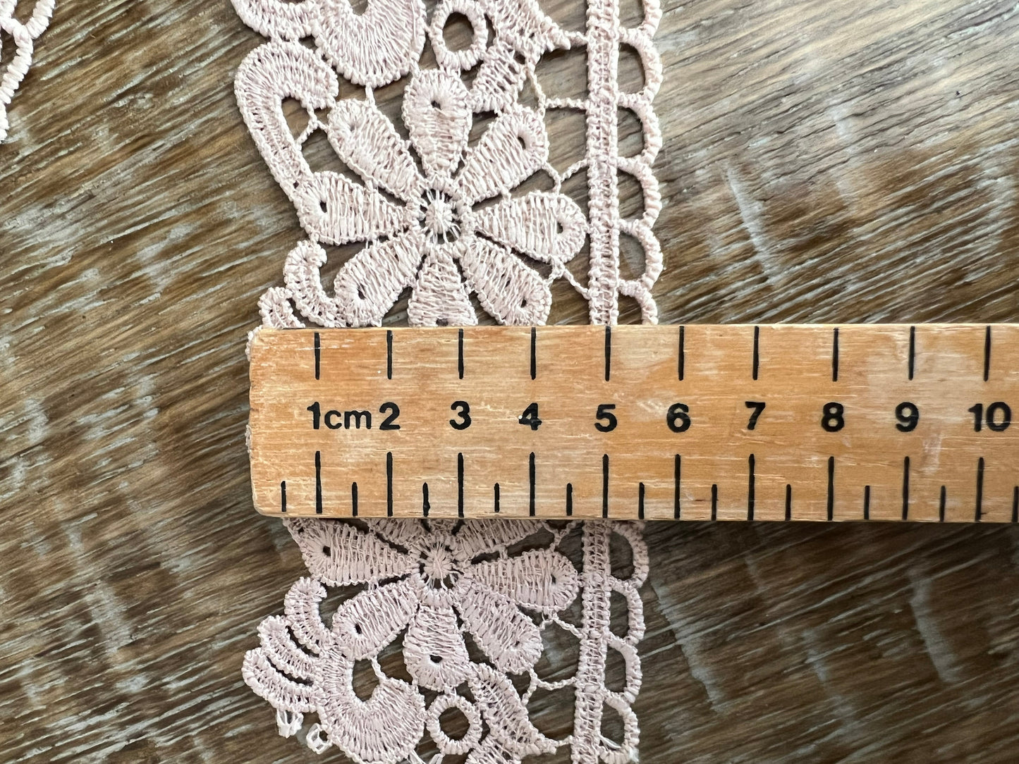 5.5cm Beige Scalloped Lace