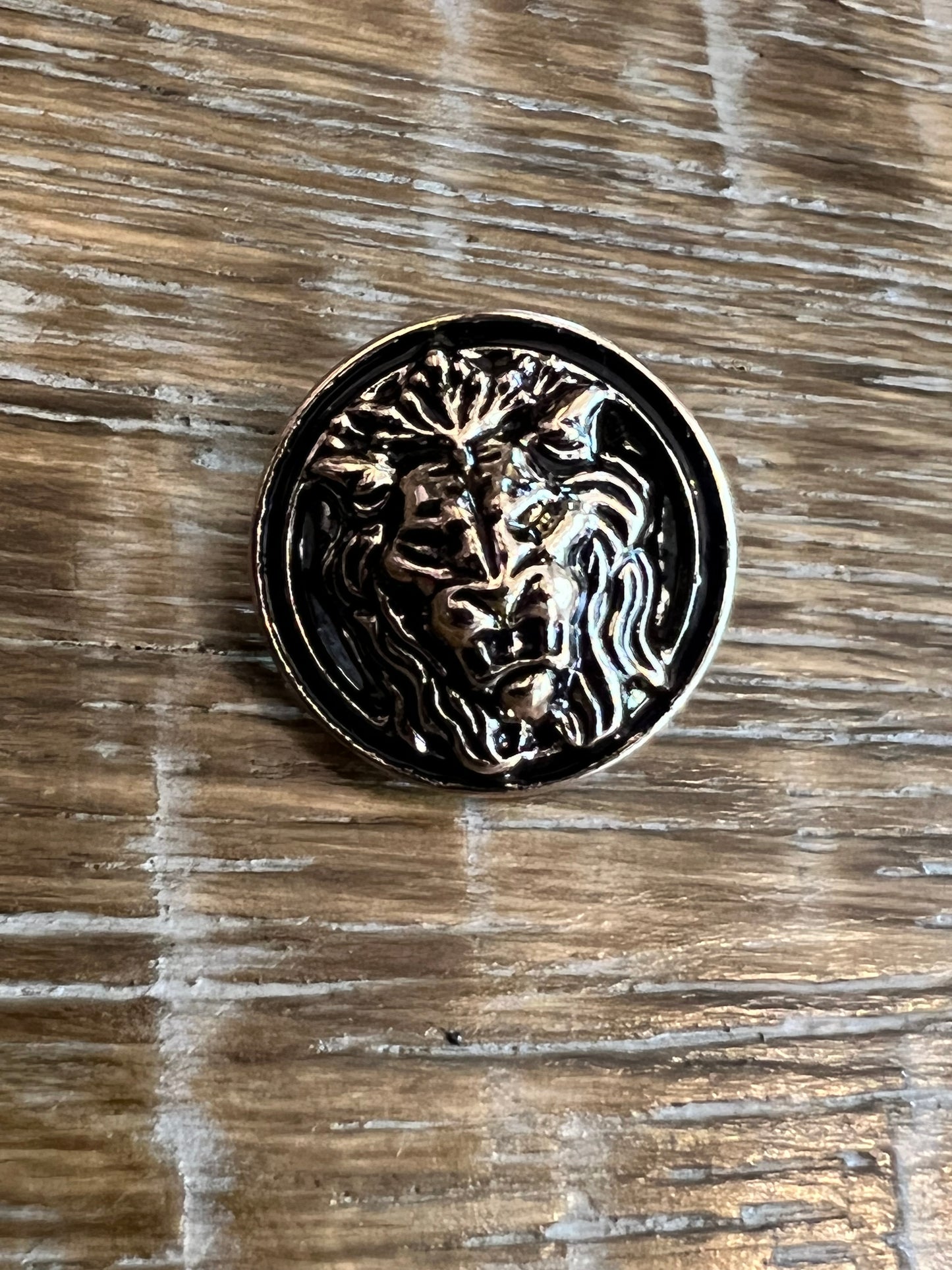 21mm 3D Lion Head Button 34L