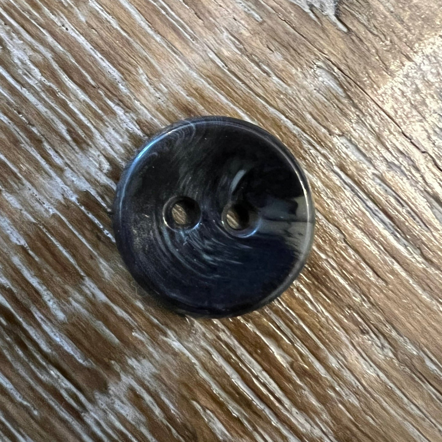 18mm Black Marble Button (28L)