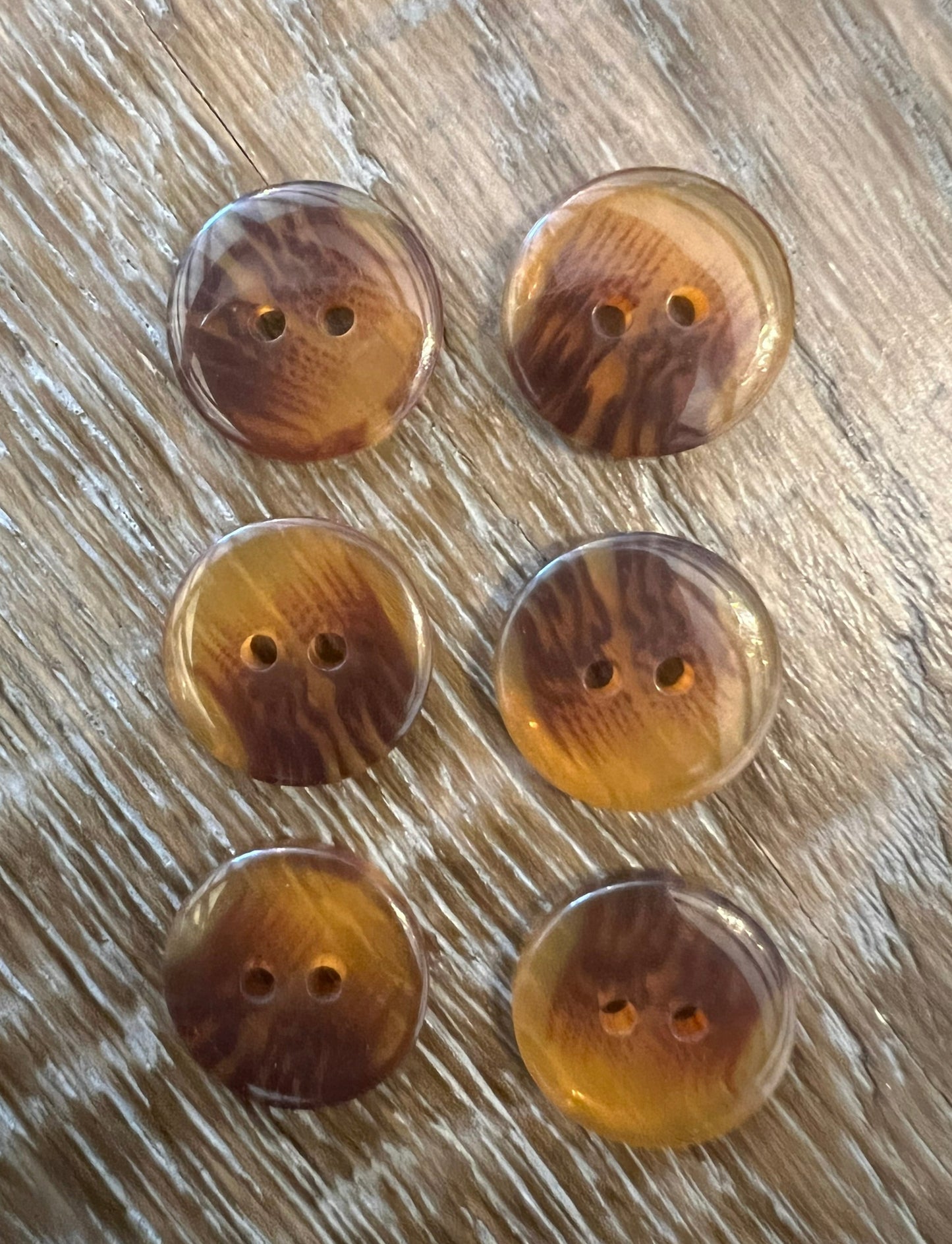 18mm Caramel Flat Buttons (28L)