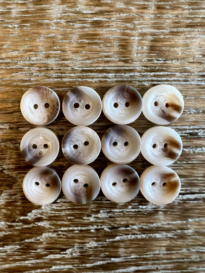 15mm Mock Horn Buttons (24L)