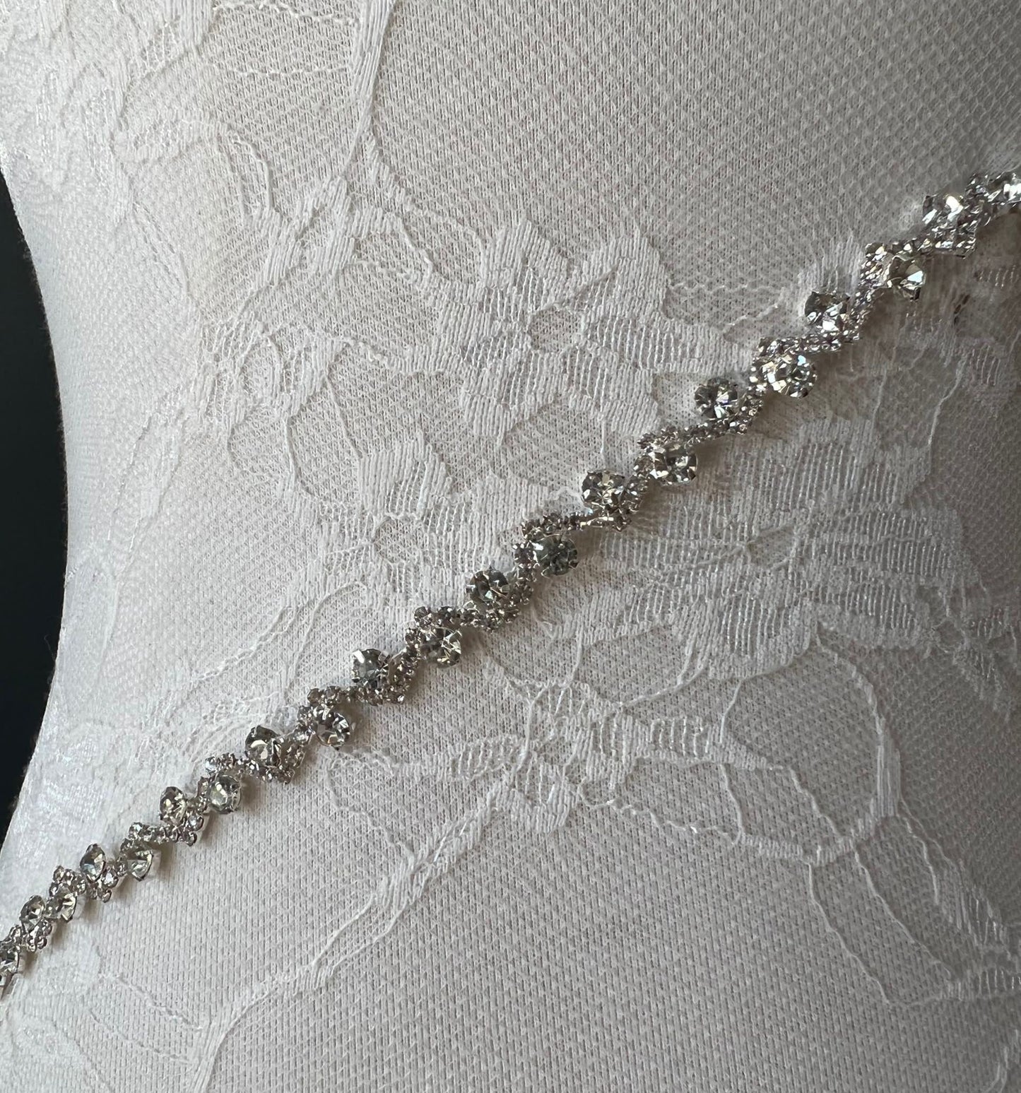 0.8cm Diamanté Trim