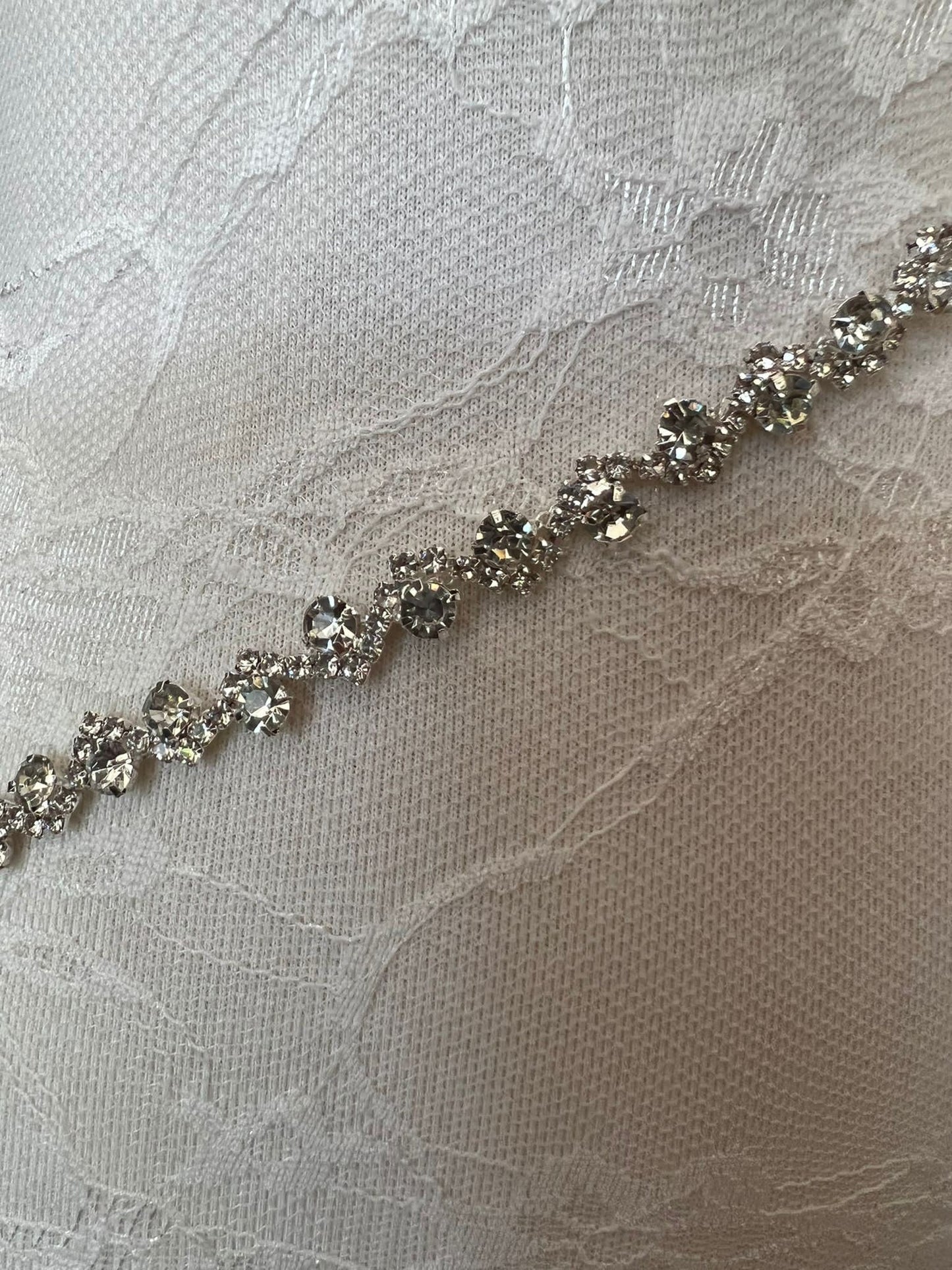 0.8cm Diamanté Trim