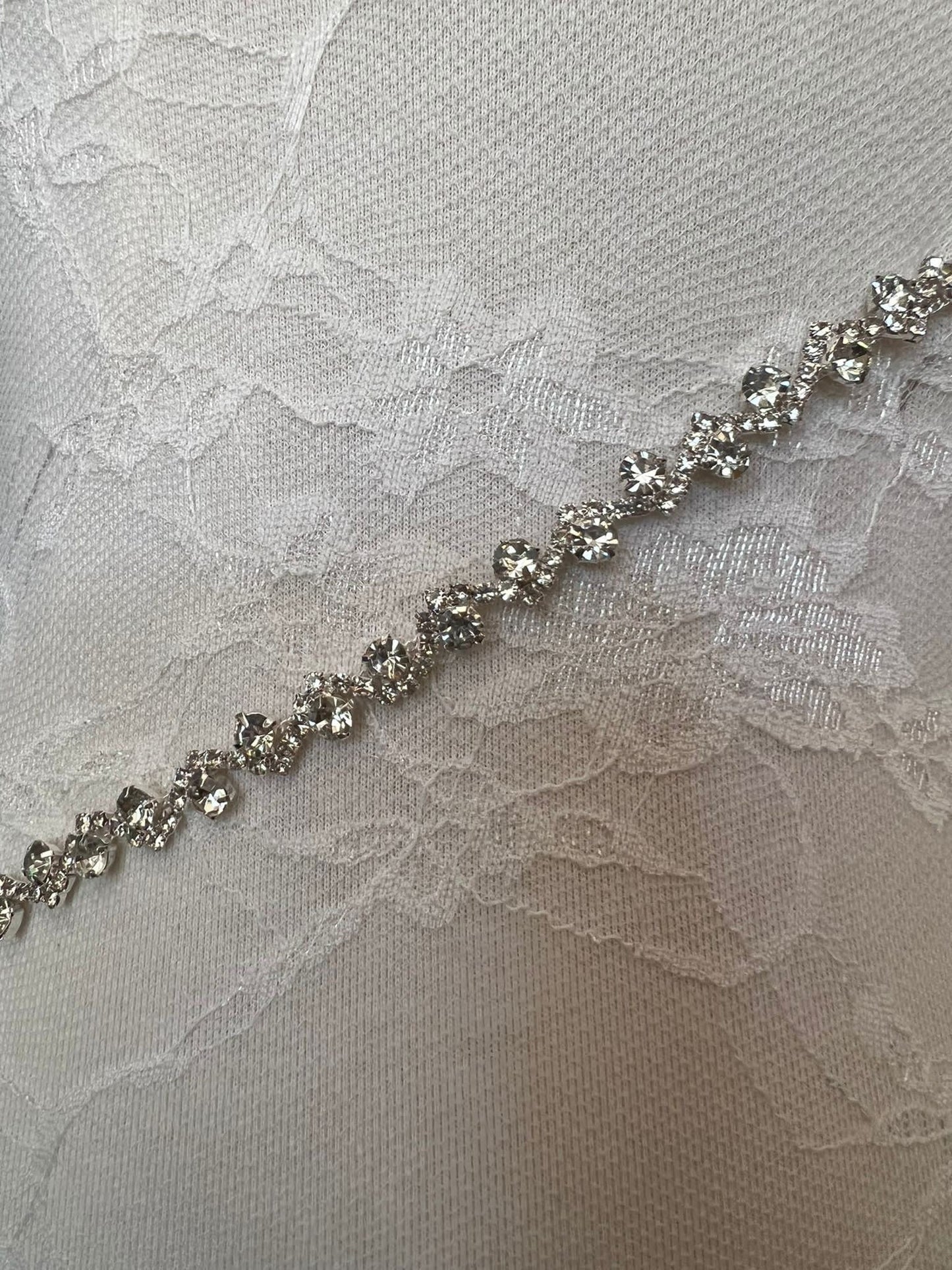 0.8cm Diamanté Trim